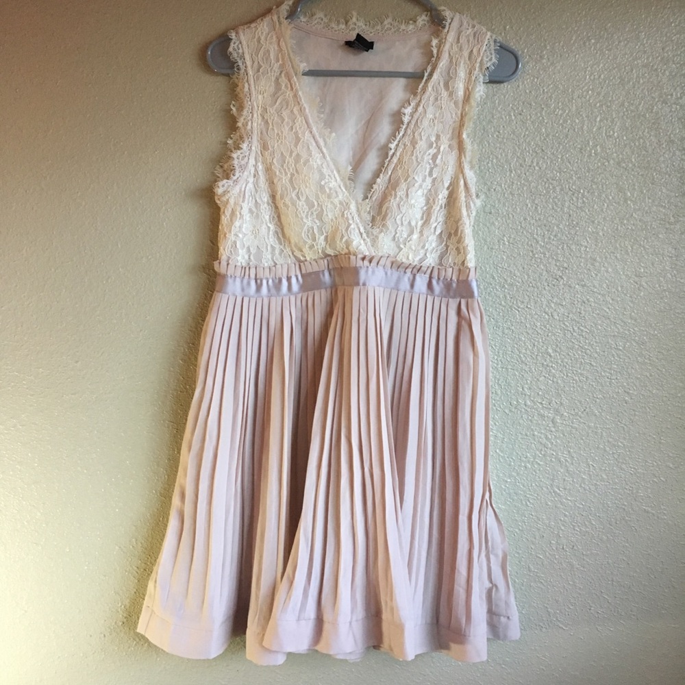 Lace detailed dress